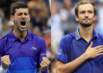 NOVAK Djokovic (kiri) dan Daniil Medvedev  akan membuat perhitungan dalam final Terbuka AS esok.