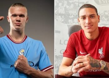 KEMUNCULAN Erling Haaland (kiri) dan Darwin Nunez menjadi tumpuan peminat bola sepak.
