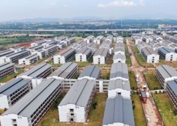 CHINA bina pusat kuarantin Covid-19 bagi di Guangzhou bagi pengunjung dari luar negara. - XINHUA