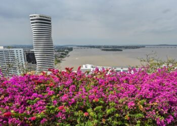 PEMANDANGAN bandar pelabuhan Guayaquil. - AFP