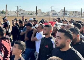 PENDUDUK mengusung jenazah Jibril Mohammed Kamal al-Ladaa di bandar Jericho. - AGENSI