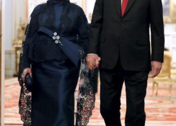 PRESIDEN Turki, Recep Tayyip Erdogan bersama isterinya, Emine Erdogan. - AFP