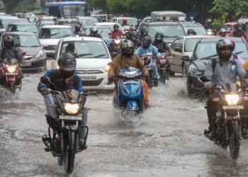 KEADAAN jalan raya dinaiki air akibat hujan lebat di Hyderabad selepas Taufan Gulab membadai Andhra Pradesh. - AFP