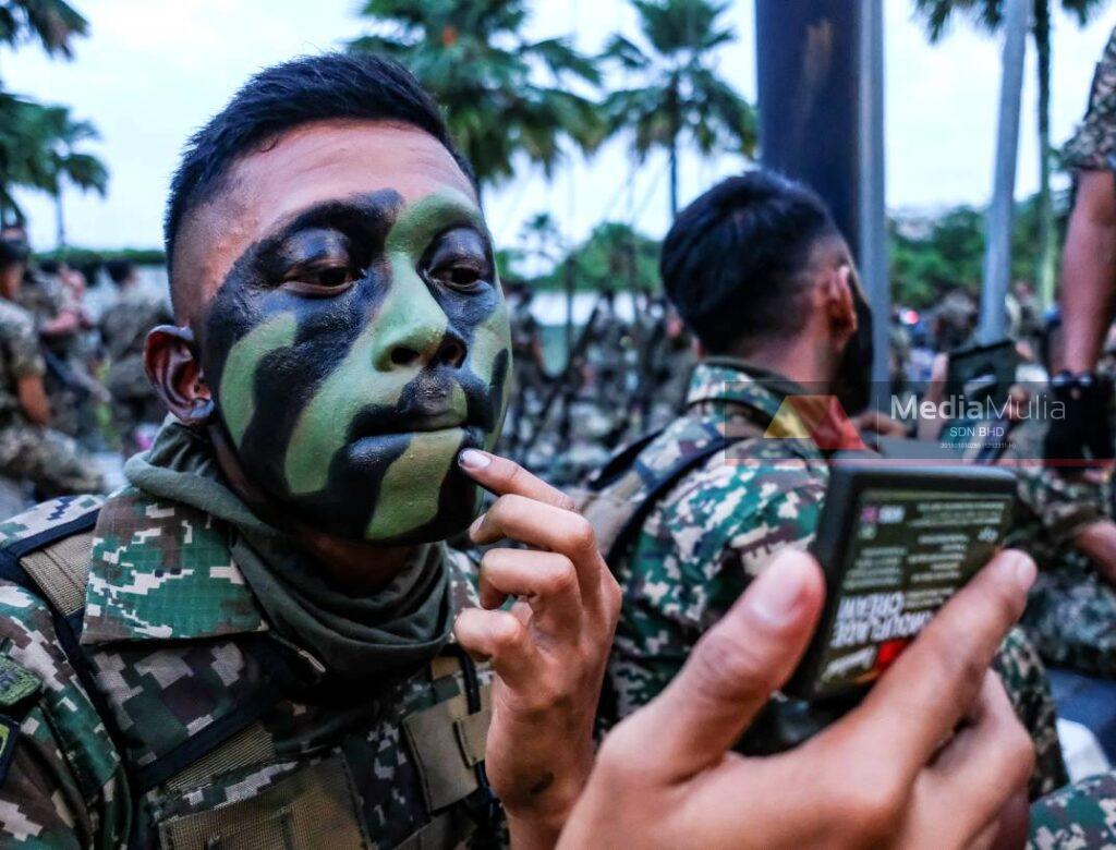 Raptai penuh dan bot dengan Jalur Gemilang - Utusan Malaysia