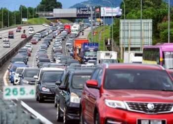 SEREMBAN, 21 JANUARI 2023 - DERETAN kenderaan terperangkap didalam kesesakan sepanjang lebuhraya dari Kuala Lumpur ke Negeri Sembilan di Kilometer 265.4, sempena cuti Tahun Baru Cina.-UTUSAN, KOSMO : MOHD SHAHJEHAN MAAMIN.