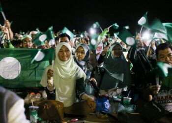 PENYOKONG tegar pasti a