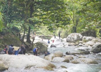 ORANG ramai dinasihatkan lebih berwaspada menjalankan aktiviti rekreasi termasuk di Sungai Kedondong, Batang Kali, Selangor. - MINGGUAN/SHIDDIEQIIN ZON