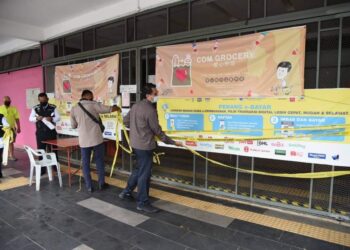 PASAR Awam Batu Lanchang, Pulau Pinang kembali dibuka kepada orang awam mulai hari ini selepas ditutup hampir 10 hari ekoran terdapat kes positif Covid-19 di pasar berkenaan.