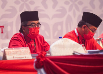JOHARI Abdul Ghani ketika menghadiri Perhimpunan Agung UMNO (PAU) 2021 di Dewan Merdeka, Pusat Dagangan Dunia Kuala Lumpur (WTCKL). - UTUSAN/MUHAMAD IQBAL ROSLI