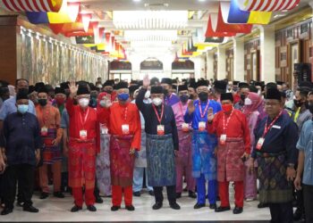 KENYATAAN Puad Zarkashi jelas menunjukkan pemimpin-pemimpin UMNO tertekan dan terkesan
dengan penubuhan Gerakan Tanah Air (GTA).