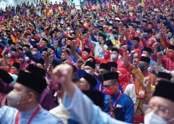 PENULIS percaya dengan mengadakan pemilihan kepimpinan UMNO sebelum 29 Disember ini, maka keputusan itu merupakan suara akar umbi parti yang sebenar. – UTUSAN/MUHAMAD IQBAL ROSLI