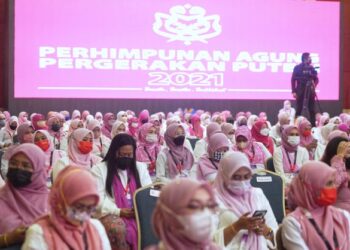 USAHA memartabatkan bahasa Melayu turut dibahas  dalam persidangan sayap Puteri sempena Perhimpunan Agung UMNO (PAU) kali ini.