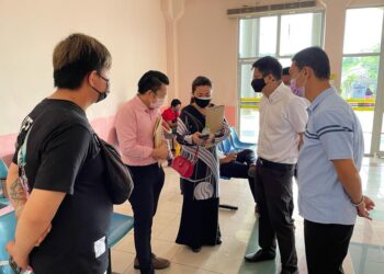 ANTARA pekebun yang hadir ke pejabat SPRM Raub bagi memberikan keterangan hari ini.