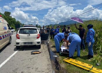 KEADAAN kemalangan membabitkan dua buah kereta di Kilometer 59.5, Jalan Ipoh-Gerik berhampiran Tanah Merah, Lubok Merbau di Padang Rengas, Perak, semalam. - IHSAN APM PERAK