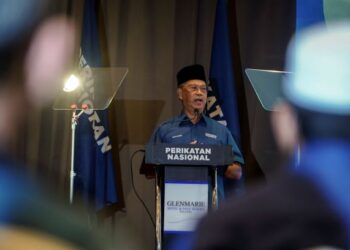SEJAK disingkirkan daripada jawatan Perdana Menteri pada Ogos lalu, inilah pertama kali rakyat dapat mendengar Muhyiddin Yassin memecah kesunyian yang terpaku di hatinya. – UTUSANFARIZ RUSADIO