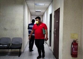 TAN Hong Haw didenda RM6,000 oleh Mahkamah Majistret Butterworth hari ini selepas didapati bersalah memindahkan enam ekor babi secara tidak sah ke sebuah rumah penyembelihan di Tasek Gelugor, Pulau Pinang menggunakan lori tahun lalu.