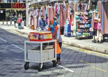 PERUNTUKAN besar BAJET 2022 menunjukkan kesungguhan kerajaan dalam memacu pemulihan ekonomi negara dan rakyat yang tejejas akibat pandemik Covid-19. – GAMBAR HIASAN