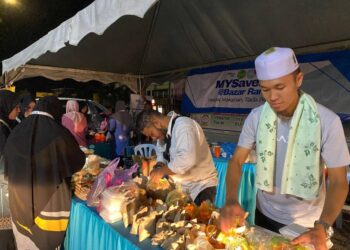 PROJEK MYSaveFood Ramadan berjaya menyelamatkan 12,148 kilogram atau lebih 12 tan metrik lebihan makanan di bazar Ramadan setakat 5 April lalu sekali gus memberi manfaat kepada 10,124 golongan yang memerlukan di negara ini. - UTUSAN