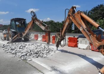 AKTIVITI penyelenggaraan jalan di lorong kecemasan dan  kiri antara Bidor ke Sungkai, Perak menuju arah utara  dilakukan PLUS. - IHSAN PLUS