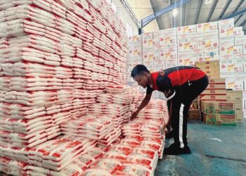 Jika kerajaan benarkan pengapungan harga gula, lebih 80 peratus produk makanan naik harga. - Gambar hiasan