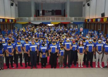 TUANKU Syed Faizuddin Putra Jamalullail berkenan berangkat menyempurnakan majlis penutupan kejohanan Woodball terbuka Universiti Teknologi Mara (UiTM) Perlis 2022 di Dewan Sri Semarak Kampus Arau, Perlis semalam.- UTUSAN