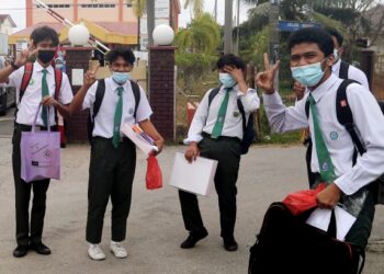 SETIAP lepasan SPM yang tercicir wajar diberi peluang kedua dengan penawaran program kemahiran dan keusahawanan.