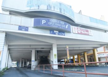 SUASANA sekitar hentian bas Kangar yang dahulunya sibuk dan dipenuhi dengan penumpang, namun kini sunyi dan hanya dijadikan tempat lokasi transit bas henti-henti di Kangar, Perlis. – FOTO/IZLIZAN OTHMAN