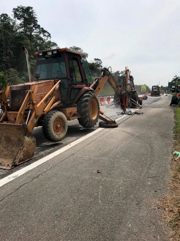 PLUS tutup lorong kecemasan, lorong kiri KM329.64-KM331.79 arah selatan 5 hari PLUS tutup lorong kecemasan, lorong kiri KM329.64-KM331.79 arah selatan 5 hari