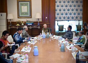 ISMAIL Sabri Yaakob (tengah) mempengerusikan Mesyuarat Anggota Majlis NCIA Ke-29 hari ini.