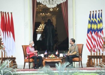 Ismail Sabri bersama Presiden Indonesia, Joko Widodo di Istana Merdeka, Jakarta