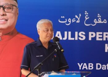 ISMAIL Sabri Yaakob semasa menyampaikan ucapan semasa merasmikan Majlis Perasmian Laman Warisan Kampung Laut, Tumpat, Kelantan, hari ini. - FOTO/KAMARUL BISMI KAMARUZAMAN