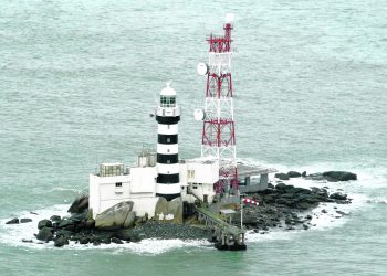 PEMANDANGAN Pulau Batu Puteh berdekatan perairan
Johor yang diserahkan ICJ kepada Singapura kini dituntut
semula oleh Malaysia.