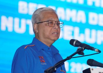 ISMAIL Sabri Yaakob berucap pada Perhimpunan Khas bersama warga Kesatuan Perkhidmatan Perguruan Kebangsaan Semenanjung Malaysia (NUTP) di Pusat Pameran dan Konvensyen Matrade. - UTUSAN/AMIR KHALID