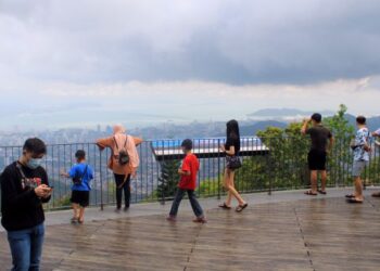 BUKIT Bendera menjadi tarikan pelancong dari dalam dan luar negara. - GAMBAR HIASAN