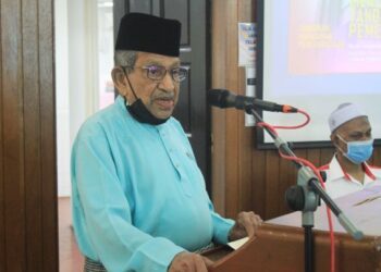MOHD. Yussof Latiff merasmikan pelancaran buletin Persatuan Melayu Pulau Pinang (PEMENANG) sempena sambutan ulangtahun Persatuan Melayu Pulau Pinang (PEMENANG) YANG KE-94 yang dijalankan di jalan Pemenang, Georgetown semasa sidang akhbar dijalankan hari ini. -UTUSAN/ MOHAMMAD FIRDAUS AMRAN