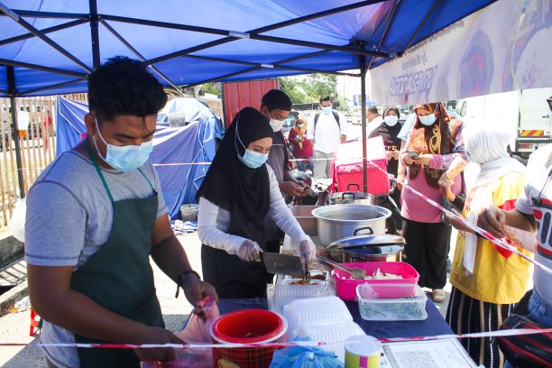 Nasi ayam penyet resepi Youtube laris - Utusan Digital