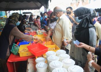 PENYEDIAAN makanan yang baik merangkumi aspek kebersihan dan keselamatan makanan semasa penyediaan juadah.