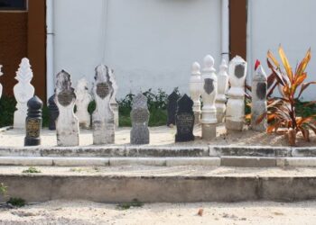 SISTEM kubur bertindan melibatkan jenazah dari sebuah keluarga yang sama dikebumikan dalam satu liang lahad membantu menyelesaikan isu kepadatan Tanah Perkuburan Islam Jalan Perak, Georgetown, Pulau Pinang. -UTUSAN/ MOHAMMAD FIRDAUS AMRAN