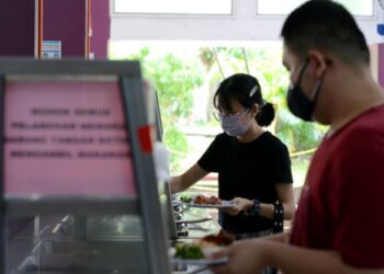 KERAJAAN akan menawarkan menu Keluarga Malaysia bagi meringankan beban mahasiswa -GAMBAR HIASAN