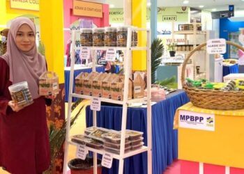 NUR AIMI Razak bersyukur Dodol Desaku yang dihasilkan di Balik Pulau, Pulau Pinang berjaya mendapat perhatian pelanggan sehingga pengeluaran pada Ramadan ini mencecah satu tan metrik.