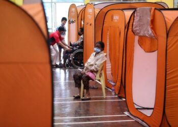 SUASANA lengang di PPS yang menempatkan mangsa banjir di SMK Seri Pengkalan, Alor Gajah. - FOTO/RASUL AZLI SAMAD