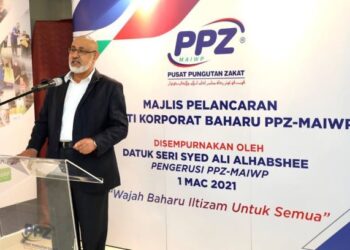 Syed Ali AlHabshee berucap pada majlis pelancaran penjenamaan semula identiti korporat Pusat Pengutan Zakat-Majlis Agama Islam Wilayah Persekutuan, semalam.