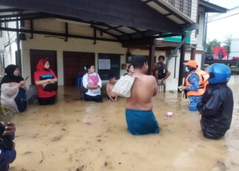 KEADAAN banjir yang melanda satu kawasan di Muallim dekat Tanjung Malim, Perak, hari ini.