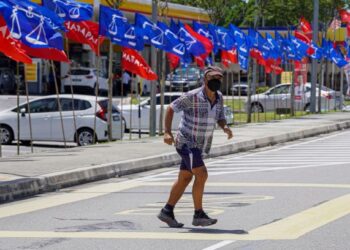RAKYAT Malaysia yang sakit dan kelesuan politik mula cuba keluar dari lingkungan dunia politik yang toksik dengan tidak mengendahkan lagi pemimpin dan parti. – UTUSAN/FARIZ RUSADIO