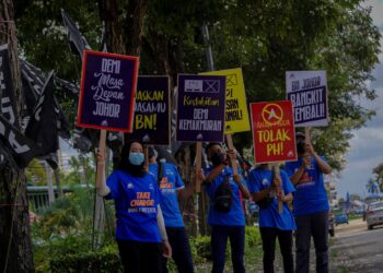 SEMUA pihak yang terlibat dalam aktiviti
berkempen perlu menunjukkan kematangan
dengan menjaga adab serta mematuhi segala
peraturan ditetapkan.