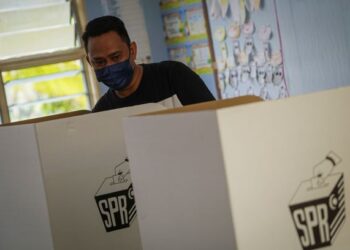DI negara demokrasi seperti Malaysia, parti politik bersaing antara satu sama lain dalam pilihan raya untuk mengekalkan atau menguasai sesebuah kerajaan. – UTUSAN/FARIZ RUSADIO