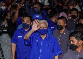 ISMAIL Sabri Yaakob hadir di dewan Perhubungan UMNO bagi menunggu keputusan penuh Pilihan Raya Negeri (PRN) Johor. - UTUSAN/FARIZ RUSADIO