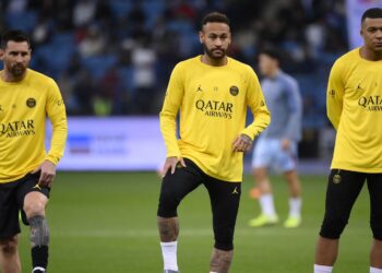 LIONEL Messi (kiri), Kylian Mbappe (kanan) dan Neymar membawa pengaruh individu di 
PSG.
