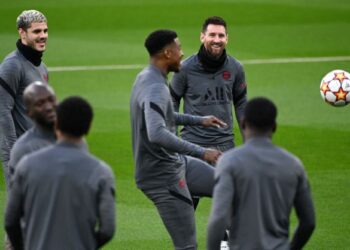 PASUKAN PSG menjalani latihan terakhir sebelum turun berdepan Real Madrid dalam aksi Liga Juara-Juara awal pagi ini.-AFP