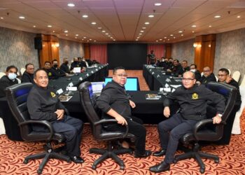 Mohd. Sumali Reduan (tengah) ketika mempengerusikan mesyuarat PSM baru-baru ini.
